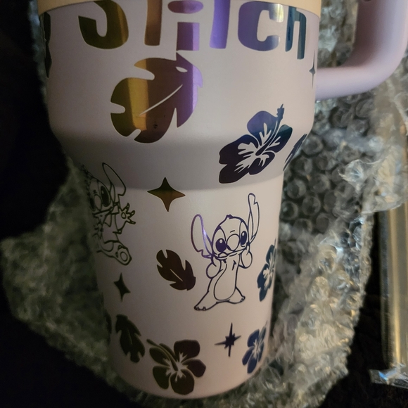 Stanley Quencher H2.0 Tumbler with Stitch and Floral Design. 40oz Brand NEW - Picture 6 of 9